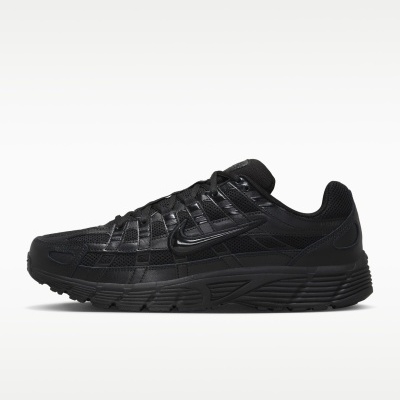 Ténis desportivos Nike negros com sola grossa e malha respirável