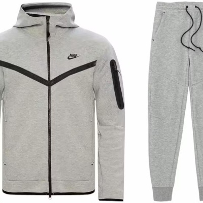 Conjunto desportivo cinza claro com capuz e calças, logótipo NIKE preto