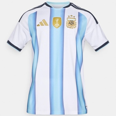 Camisola de futebol da Argentina azul clara e branca com logotipos dourados e golas redondas