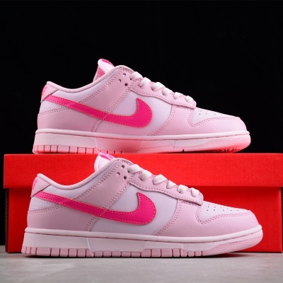 Sapatilhas Nike cor-de-rosa e rosa choque sobre caixa vermelha
