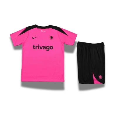 Conjunto de roupa desportiva rosa e preta com logótipo Nike e texto trivago