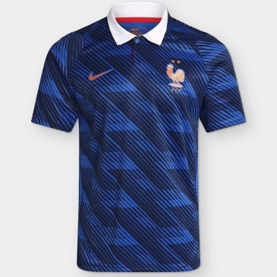 Camisola de futebol azul com padrão geométrico, gola branca e logótipos FFF e Nike