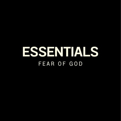 Logótipo ESSENTIALS FEAR OF GOD em fundo preto