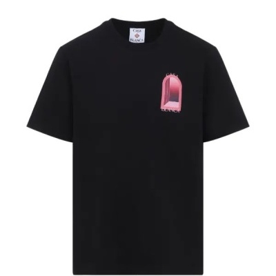 T-shirt preta com impressão rosa e texto CASA BLANCA