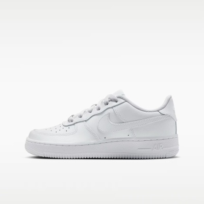 tênis branco com sola grossa e logo Nike