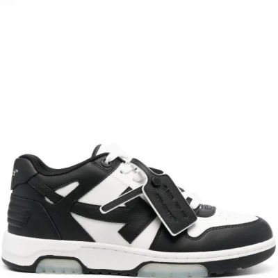 Ténis desportivo preto e branco com etiqueta Off-White