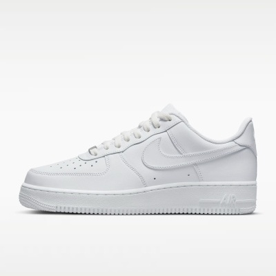 Ténis brancos Nike Air em pele com sola branca