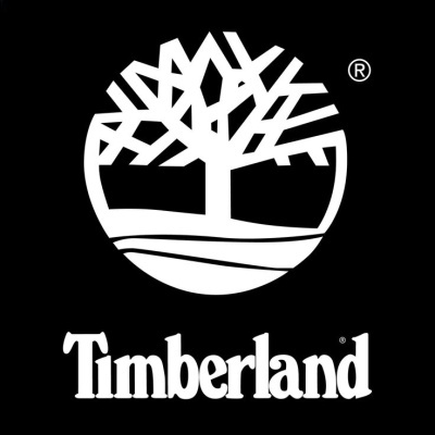 Logótipo Timberland branco com árvore estilizada e texto no fundo preto.