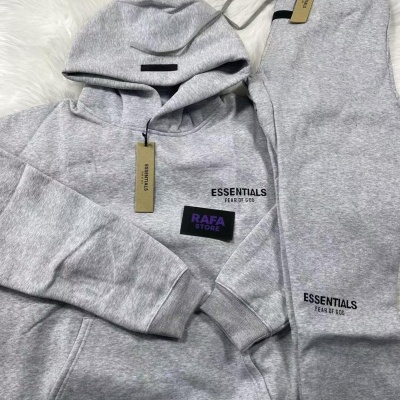 Conjunto de roupa cinzento claro com capuz e calças ESSENTIALS FEAR OF GOD, etiquetas RAFA STORE