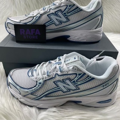 Sapatilhas New Balance 740 brancas com detalhes azuis em caixa preta