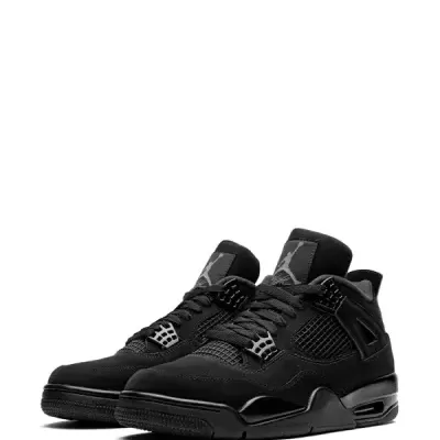 Sapatilhas Air Jordan 4 pretas com detalhes cinza e logo Jumpman na língua