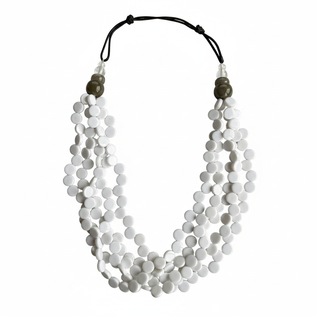 Colar com contas brancas em resina Colar de várias voltas com contas redondas brancas e fecho em cordão preto