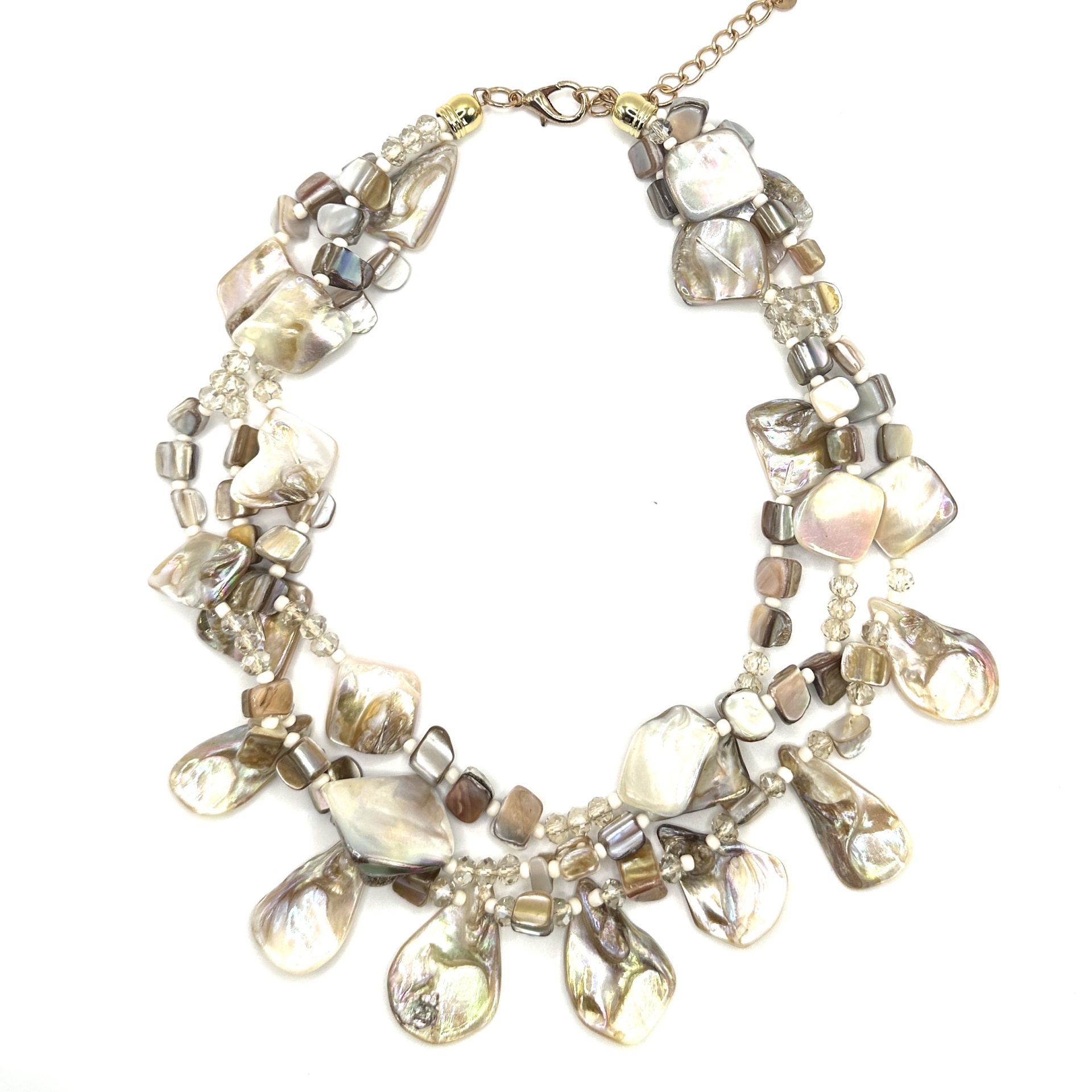 Colar camadas madrepérola Colar de pedras creme e bege com fecho dourado