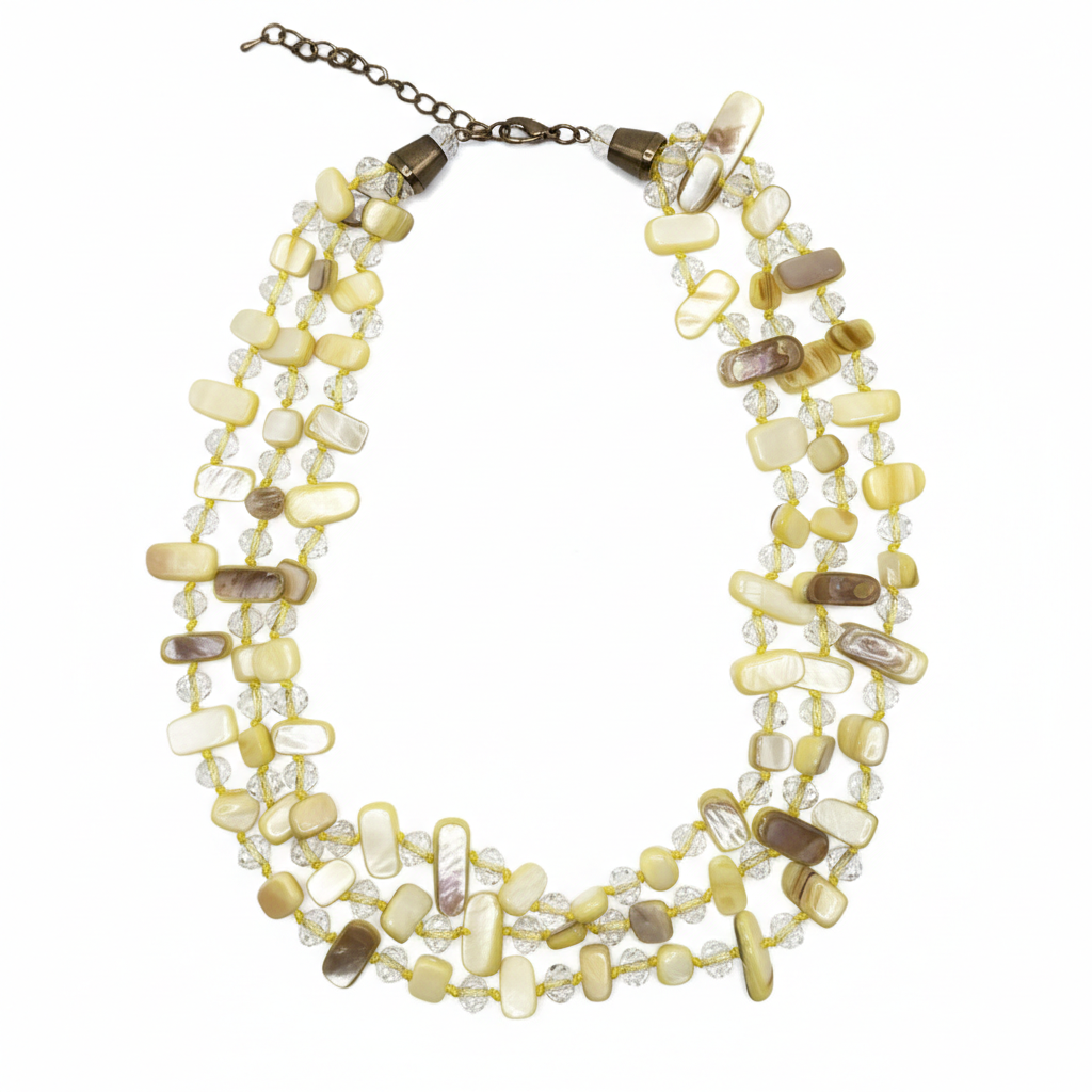 Colar curto amarelo com madrepérola e cristais Colar de três fios com contas brilhantes em tons de bege e castanho claro
