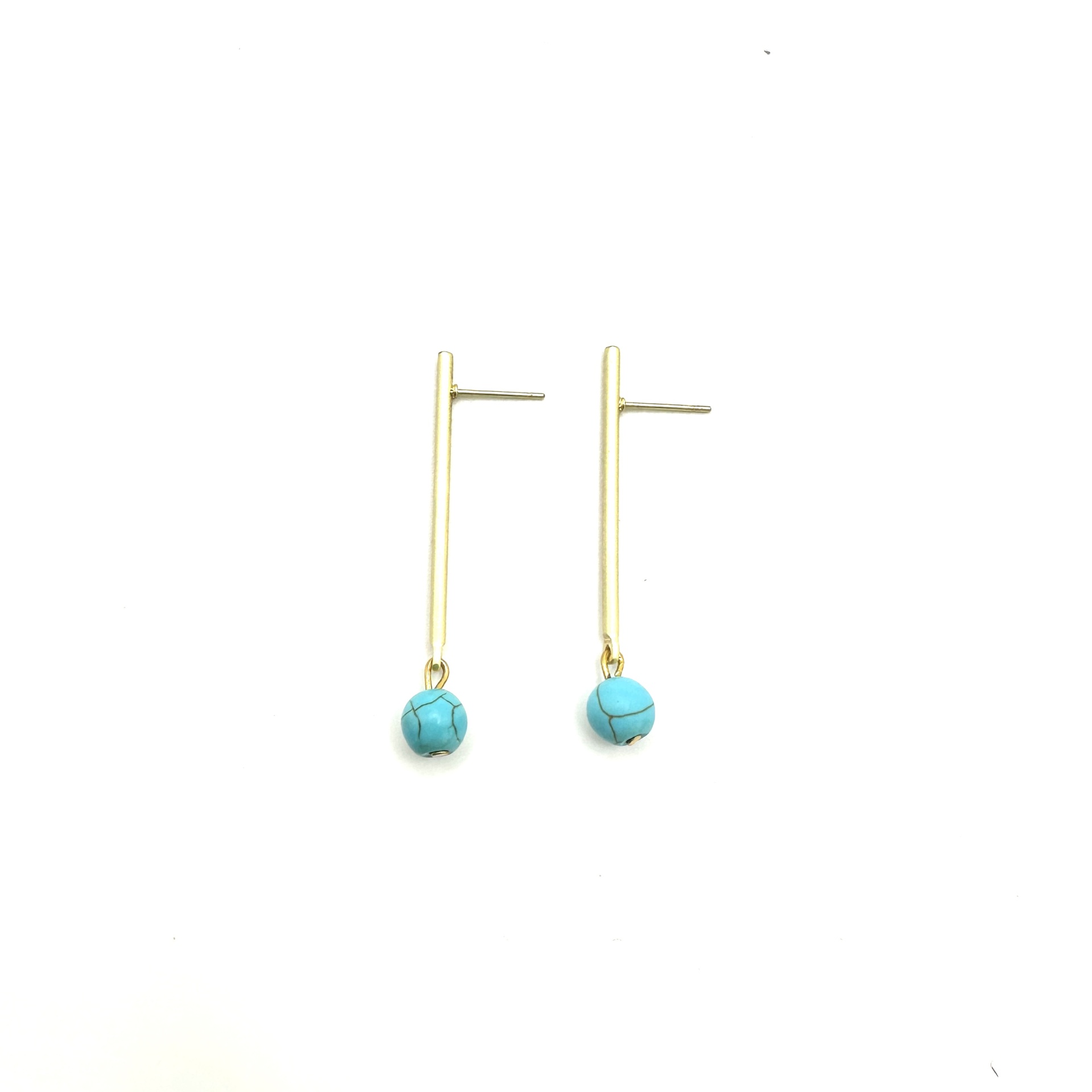 Brincos barra dourada e turquesa Brincos dourados com bola azul turquesa pendente