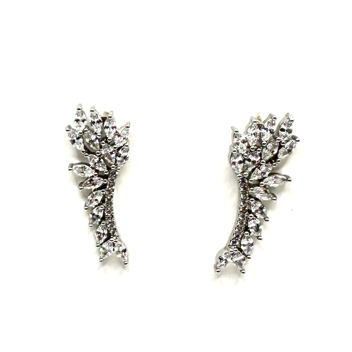Brincos prateados em forma de asa de anjo com zircónias Par de brincos prateados em forma de folha com cristais