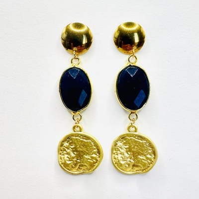 Brincos dourados com pedra preta e disco texturizado