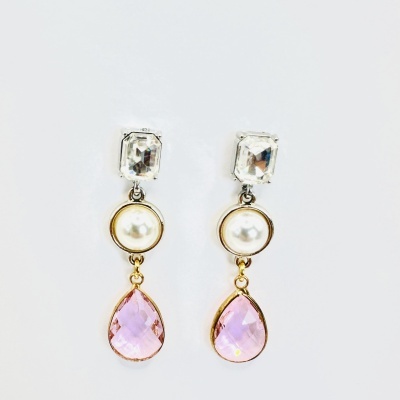Brincos com pedra retangular transparente, pérola redonda e pedra gota rosa