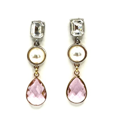 Brincos com pedra retangular transparente, pérola e pendente de gota rosa
