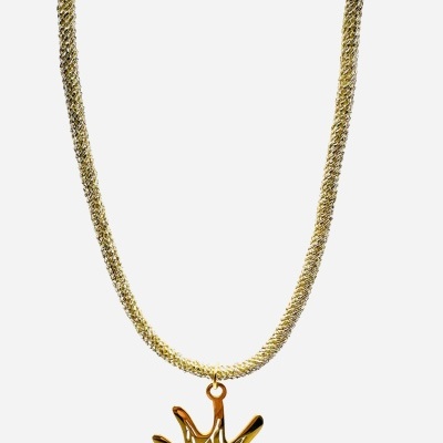 Colar dourado com pendente em forma de sol estilizado