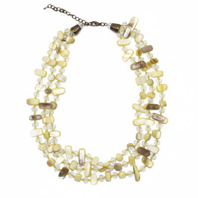 Colar de três fios com contas brilhantes em tons de bege e castanho claro