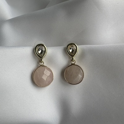 Brincos com pedra transparente e pendente redondo rosa