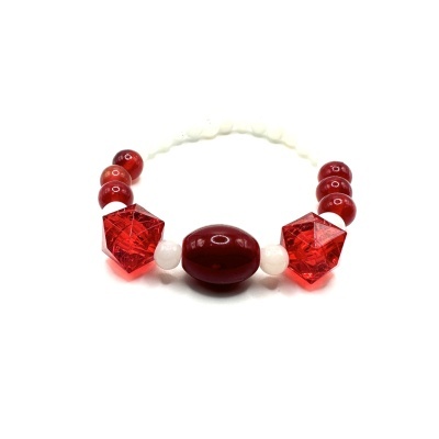 Pulseira vermelha e branca com contas esféricas e prismáticas