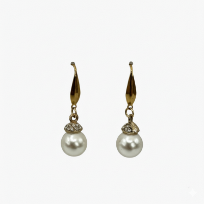 Brincos dourados com pérolas brancas e pequenos cristais