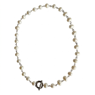 Colar de pérolas brancas naturais com corrente e fecho prateado