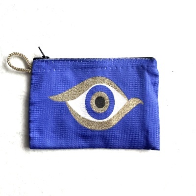 Carteira azul com desenho de olho dourado, branco e azul