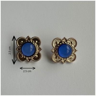 Botões dourados decorativos com pedra azul redonda no centro, 2,5 cm x 2,5 cm.