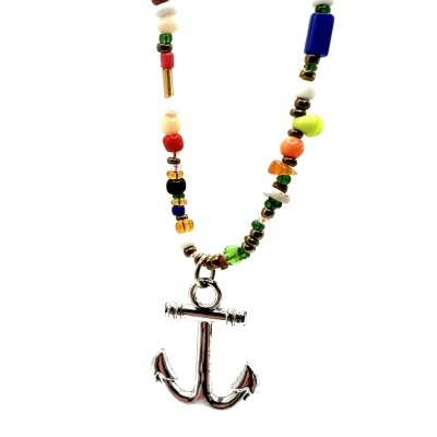 Colar colorido com pendente de âncora metálica