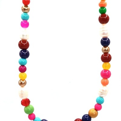 Colar de contas coloridas em vários tons brilhantes