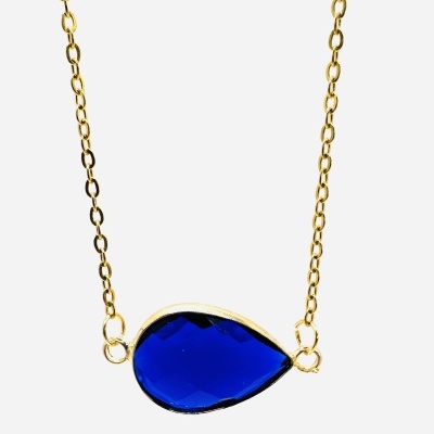 Colar com pingente de pedra azul escura em forma de gota