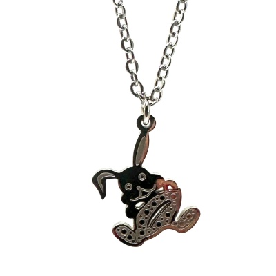 Colar com pendente de coelho em metal prateado