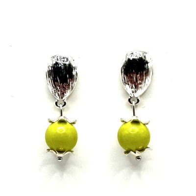 Brincos prateados com pendente esférico verde