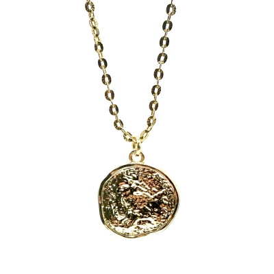 Colar dourado com pendente redondo textura irregular