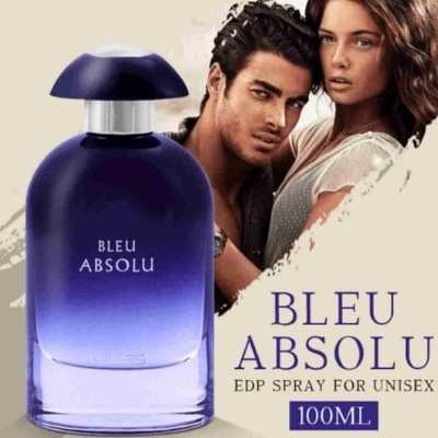 Frasco azul de perfume Bleu Absolu junto a homem e mulher com texto do produto