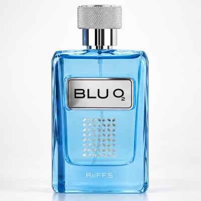 Frasco de perfume azul BLU O2 com tampa prateada e rótulo metálico