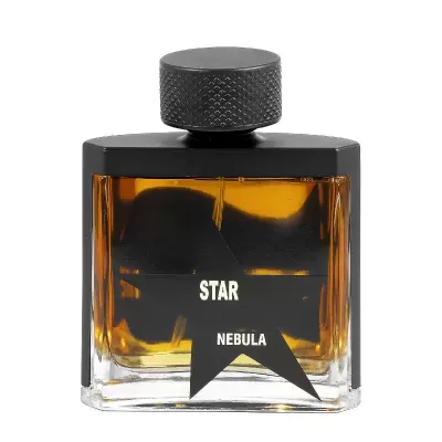 Frasco de perfume com líquido âmbar e rótulo estrela preta STAR NEBULA