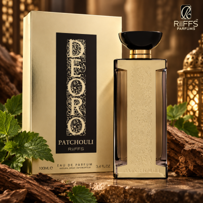 Frasco dourado de perfume Patchouli com embalagem e ambiente rústico e elegante