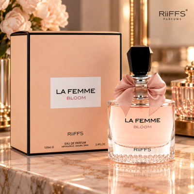 Frasco de perfume La Femme Bloom com caixa cor de pêssego e laço rosa