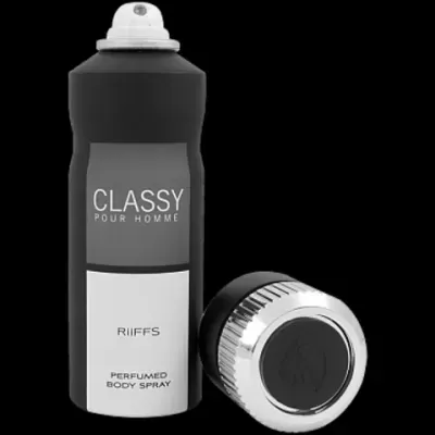 Frasco preto de spray corporal perfumado para homem com texto visível, tampa prateada removida