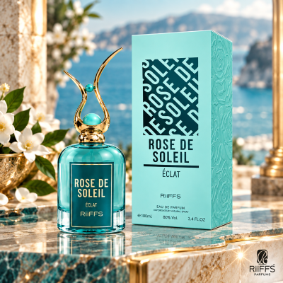 Frasco de perfume azul turquesa com tampa dourada e embalagem azul claro Rose de Soleil Éclat RiiFFS sobre superfície de mármore