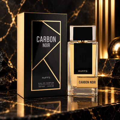 Perfume Carbon Noir em frasco de vidro com rótulo preto e dourado e caixa preta com detalhes dourados
