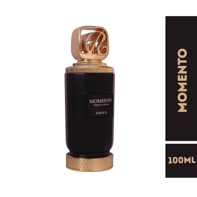 Frasco de perfume preto e dourado com rótulo MOMENTO