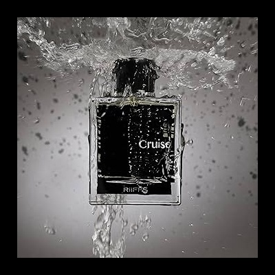 Frasco de perfume preto submerso em água com texto Cruise