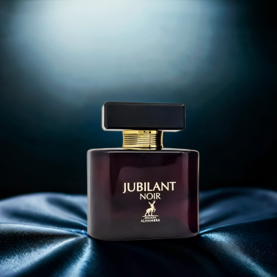 Frasco de perfume preto Jubilant Noir Alhambra sobre tecido azul escuro