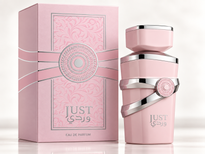 Frasco de perfume rosa com detalhes prateados e caixa rosa decorativa