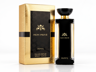 Frasco de perfume Mon Privé preto e dourado ao lado de embalagem dourada com painel preto